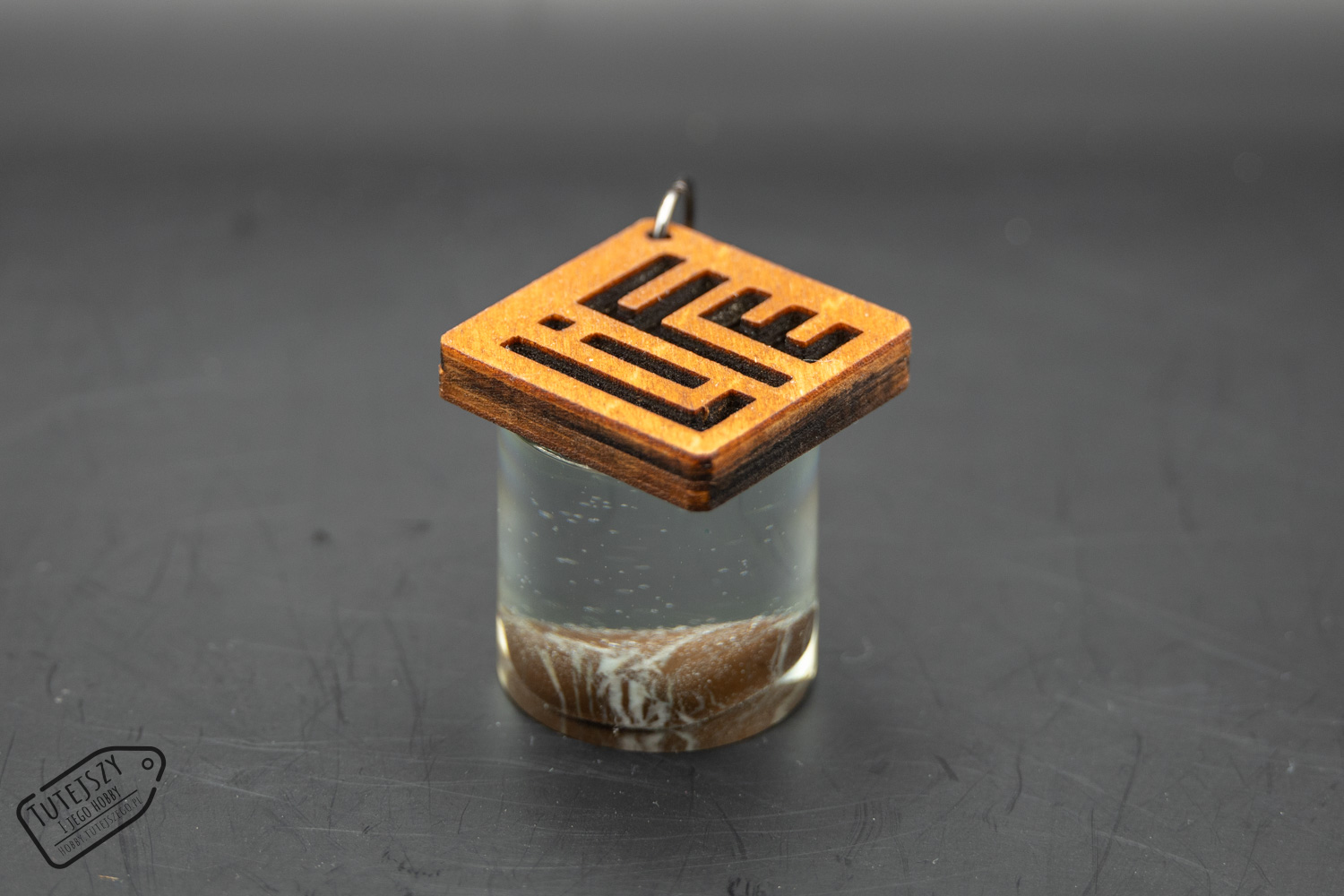 Drewniany brelok „LIFE” – laserowo wycinany, minimalistyczny - obrazek 3